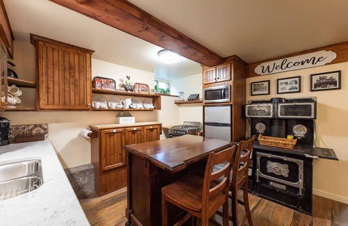 Murray Apartment | Experience a Home Away from Home with Ocean View and Spa