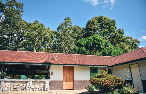 Lundu House | Inviting Hotel with Mountain Views and BBQ Facilities