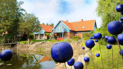Palanga House | Provincija: Pet-Friendly Escape with Oceanfront Views