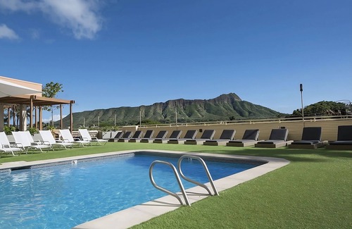 Waikiki House | Convenient Units Near Queen's Surf Beach - Pet Friendly Stay!
