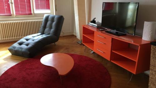 Lausanne Apartment | Proximity to the center with a view