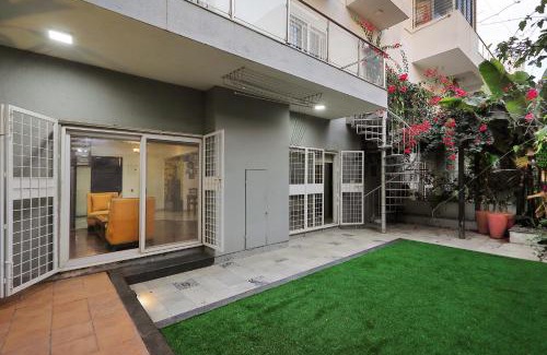 Bengaluru Other | Prutha's Nest Room 1 - opening to vibrant garden