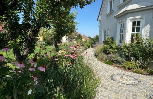 Podivin Apartment | Garden Retreat at Prvorepublikový Dům: Rated 9.7/10