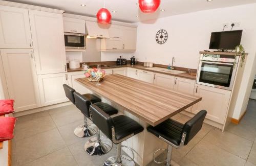 Rhyd-y-clafdy House | Pet-Friendly Prys Mawr: 4-Star Stay with High Ratings