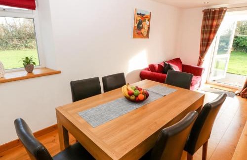 Rhyd-y-clafdy House | Pet-Friendly Prys Mawr: 4-Star Stay with High Ratings