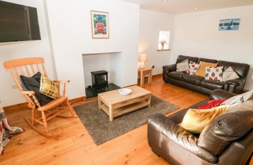 Rhyd-y-clafdy House | Pet-Friendly Prys Mawr: 4-Star Stay with High Ratings