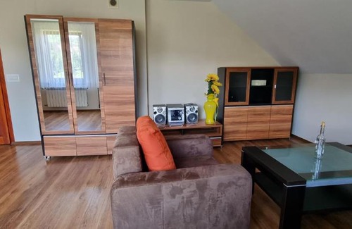 Mszana Dolna House | Private Room with Kitchen and Bathroom – Perfect for Families