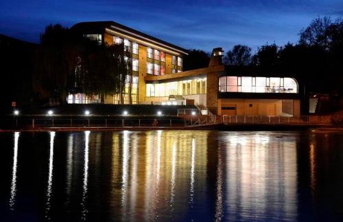 Bydgoszcz Bed & Breakfast | Inviting Przystan Bydgoszcz: Pet-Friendly Retreat with Hot Tub