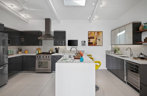 Vista Las Palmas House | Experience Mid-Century Elegance at PS Swanky Hotel