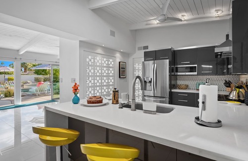 Vista Las Palmas House | Experience Mid-Century Elegance at PS Swanky Hotel