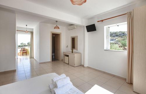 Elafonisos House | Discover Psaromatis: Oceanfront Escape with High Ratings