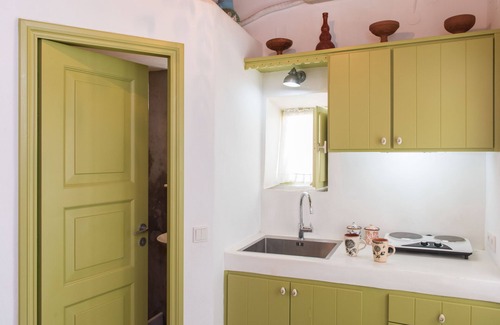 Artemonas Apartment | Family-Friendly Getaway at Psarona Hospitality Small