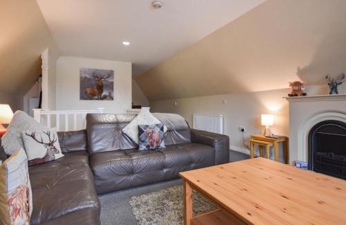 Balmaha House | Experience Comfort at Ptarmigan Lodge with Hot Tub Access