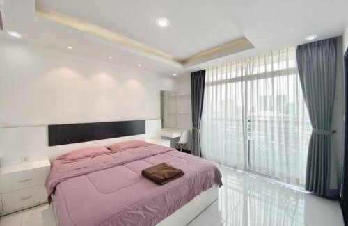 Chamkar Mon Apartment | Discover PTH Residence: Family-Friendly with Pool & Breakfast