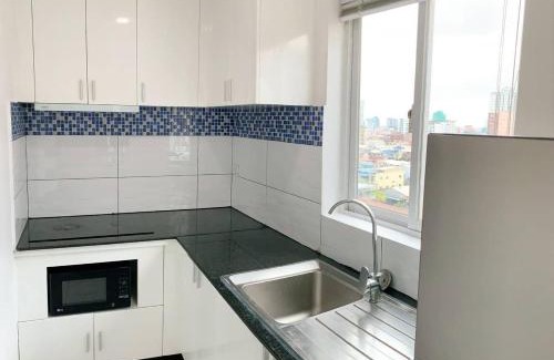 Chamkar Mon Apartment | Discover PTH Residence: Family-Friendly with Pool & Breakfast