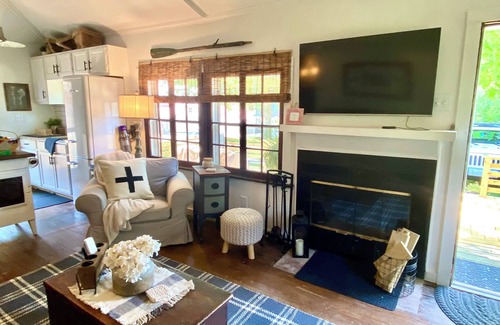 Lakeview Cottage | Guest Rated 10/10: Ptoobies Place - Waterfront Retreat