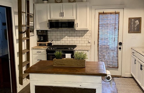 Lakeview Cottage | Guest Rated 10/10: Ptoobies Place - Waterfront Retreat