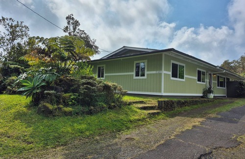 Volcano House | Pu'uwai Place in the heart of Volcano Village