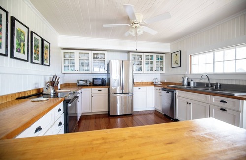 Hawi Hotel | Discover Puakea Ranch: Ocean View, Pool & Family-Friendly!
