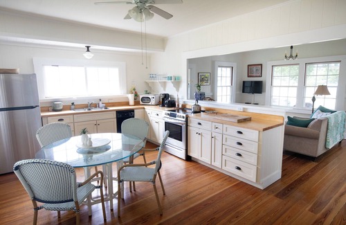 Hawi Hotel | Discover Puakea Ranch: Ocean View, Pool & Family-Friendly!