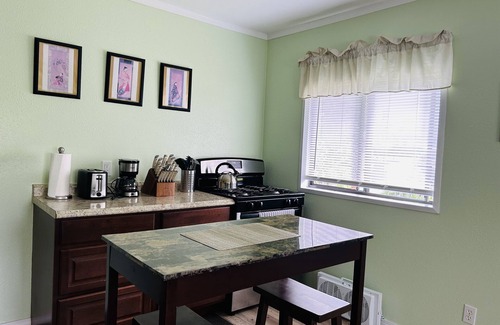 Hilo Apartment | Guest Rated: Puakenikeni Hilo Hale with Scenic Ocean Views