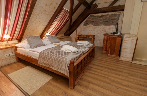Bikal Hotel | Discover Puchner Kastélyszálló: 4-Star Retreat with Pool