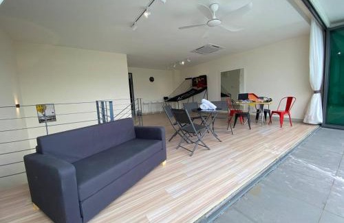 Kampung Pulau Meranti House | Relaxing Getaway at Puchong Private Pool & Jacuzzi Retreat