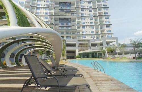 Bandar Puchong Jaya Apartment | Convenient Puchong Skypod Residence with Ocean View & Pool