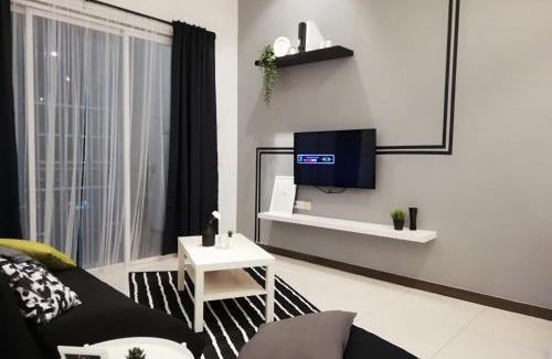 Bandar Puchong Jaya Apartment | Convenient Puchong Skypod Residence with Ocean View & Pool