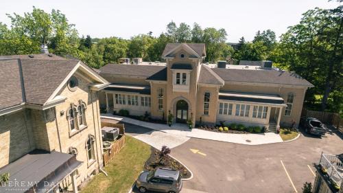 New Hamburg Hotel | Relax at Puddicombe House: 4-Star Spa and Family-Friendly Stay