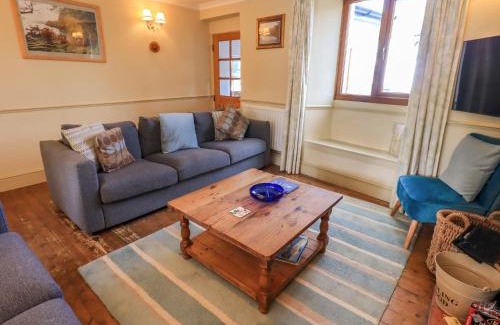 Lowick House | Discover Puddle Duck Cottage: Pet and Child Friendly Retreat