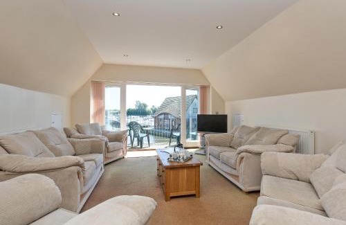 Horning House | Delightful Stay at Puddle Inn Duck - Family Friendly Escape