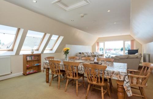Horning House | Delightful Stay at Puddle Inn Duck - Family Friendly Escape