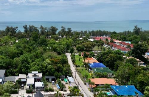Cha-am House | Relax at Pudpichaya Pool Villa with Oceanfront Views