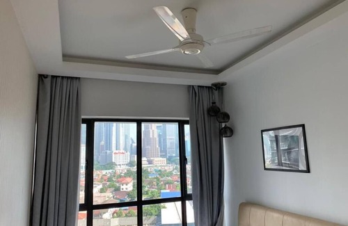 Pudu Condo | Cozy Pudu Couple Condo with Pool and Kitchen Amenities
