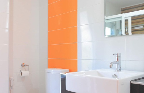Chumphon Hotel | Discover Pueanjai Resort and Restaurant with Pool & Dining