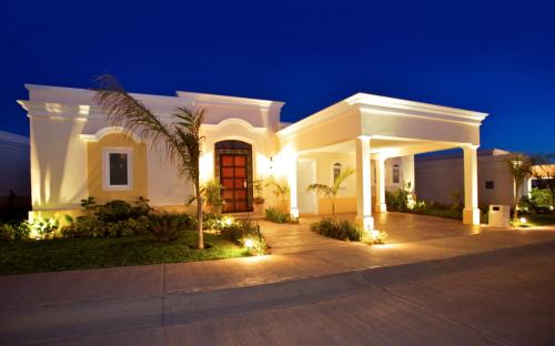 Cerritos Resort | Elegant Pueblo Bonito Emerald Villas & Spa: 5-Star Retreat