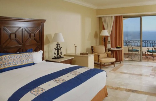 Sunset Beach Resort | Experience Oceanfront Bliss at Pueblo Bonito Sunset Beach