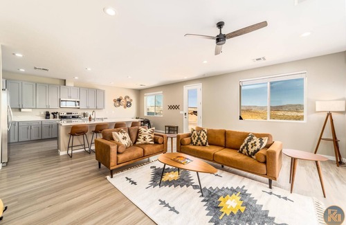 Greenehaven House | Pueblo en Powell: Game Room, Hot Tub & Lake Views Await