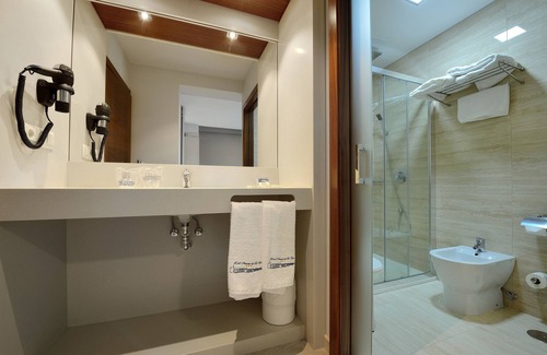O Grove Hotel | Discover Puente de La Toja: Spa and Family-Friendly Retreat