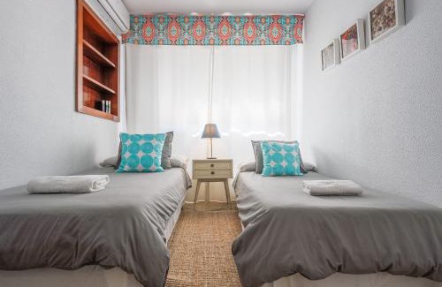 San Roque Apartment | Budget-Friendly Stay at Puerta de Carmona for Families