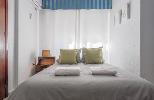 San Roque Apartment | Budget-Friendly Stay at Puerta de Carmona for Families