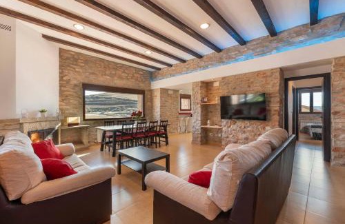 Monteagudo del Castillo House | Exceptional Puerta del Maestrazgo: Pet and Child Friendly Stay