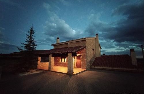 Monteagudo del Castillo House | Exceptional Puerta del Maestrazgo: Pet and Child Friendly Stay