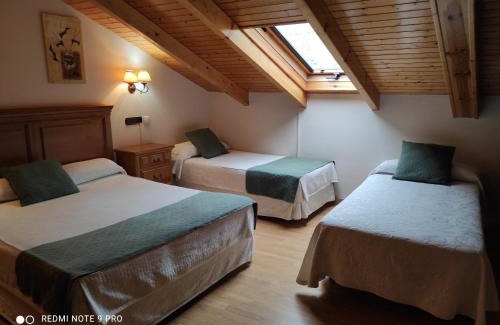 Ciudad Rodrigo House | Budget-Friendly Stay at Puerta del Sol - Child Friendly!
