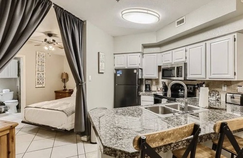 Lago Vista Condo | Top-Rated Puerto Azul - Enjoy Poolside Bliss at Lake Travis