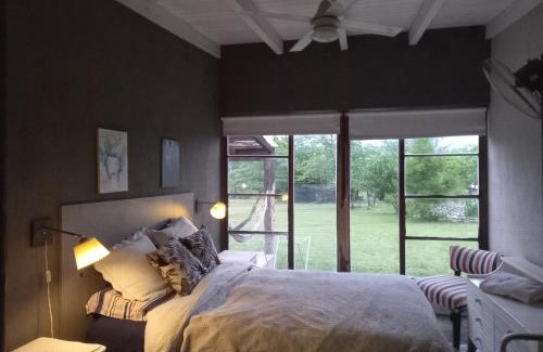 Villa Yacanto Cabin | Pet-Friendly Puesto Potrillos with Oceanfront Pool Access