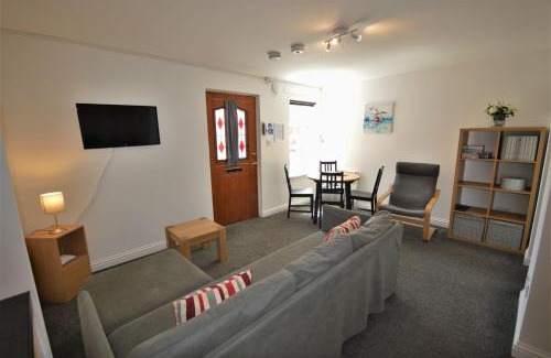 Tobermory House | Cozy Puffin Apartment: Family-Friendly Retreat with Great Reviews