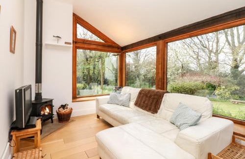 Hawkchurch House | Cozy Puffin Cottage - 4-Star Pet & Child Friendly Retreat