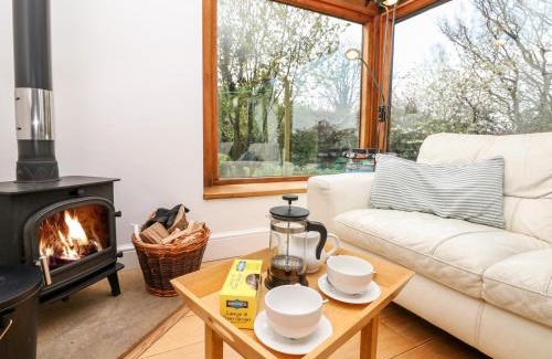Hawkchurch House | Cozy Puffin Cottage - 4-Star Pet & Child Friendly Retreat
